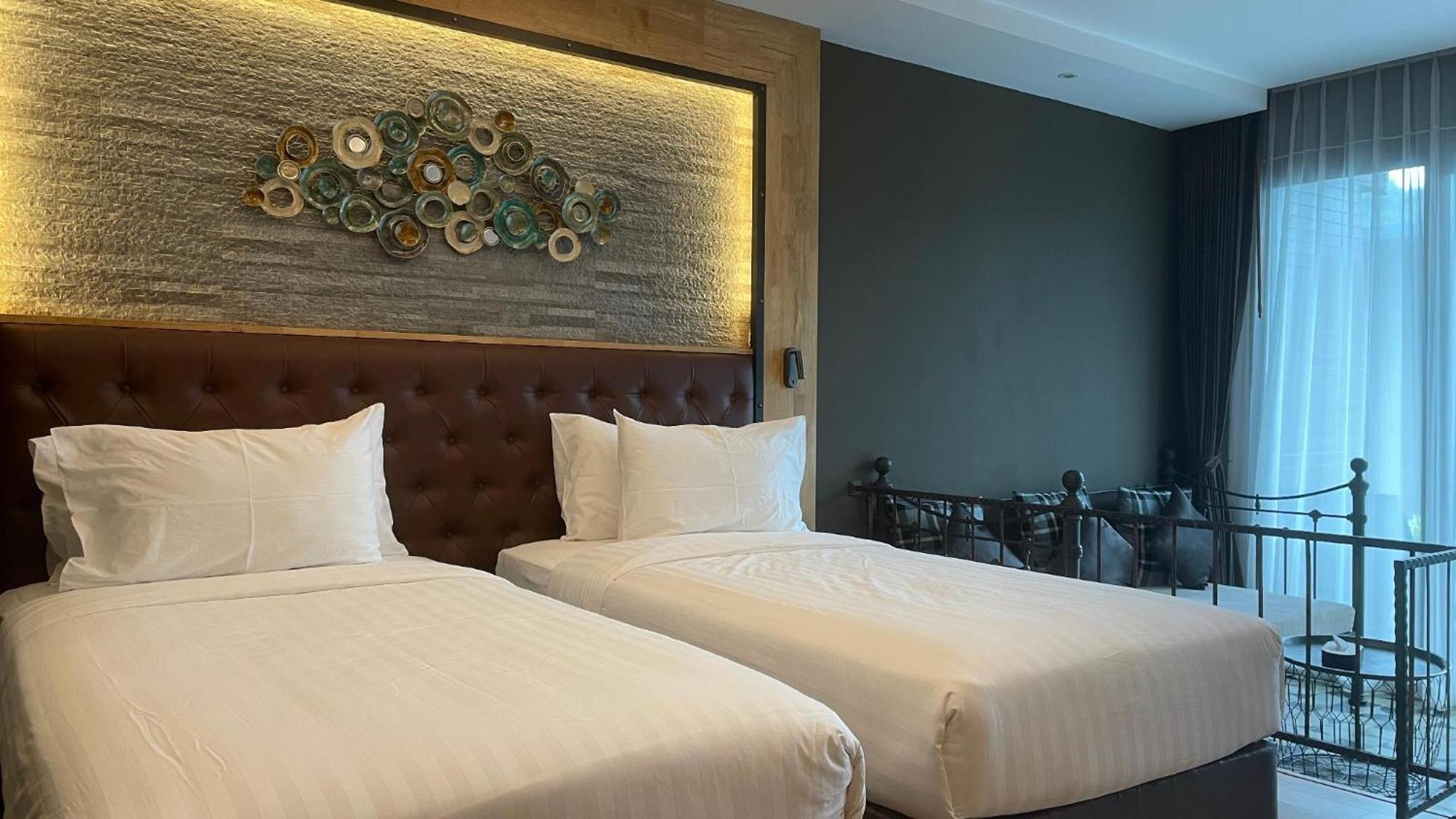 Quarto com Cama de Casal ou 2 de Solteiro e Acesso à Piscina